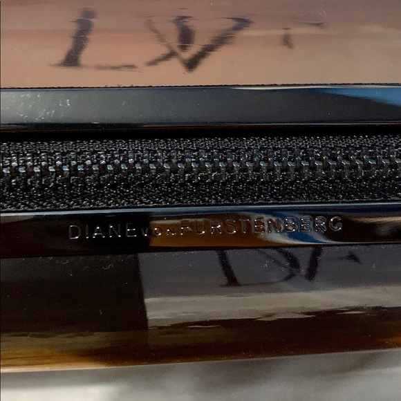 DVF WRISTLET. NWOT. Comes with dust bag - Picture 5 of 6